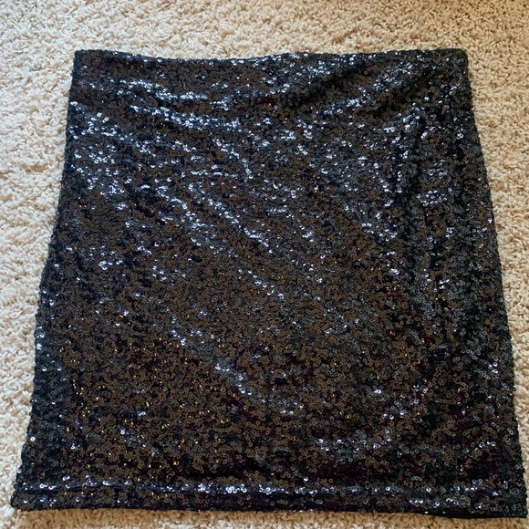 H & M Sequin Black Skirt, Size L 🥂✨🎉 - Picture 1 of 3